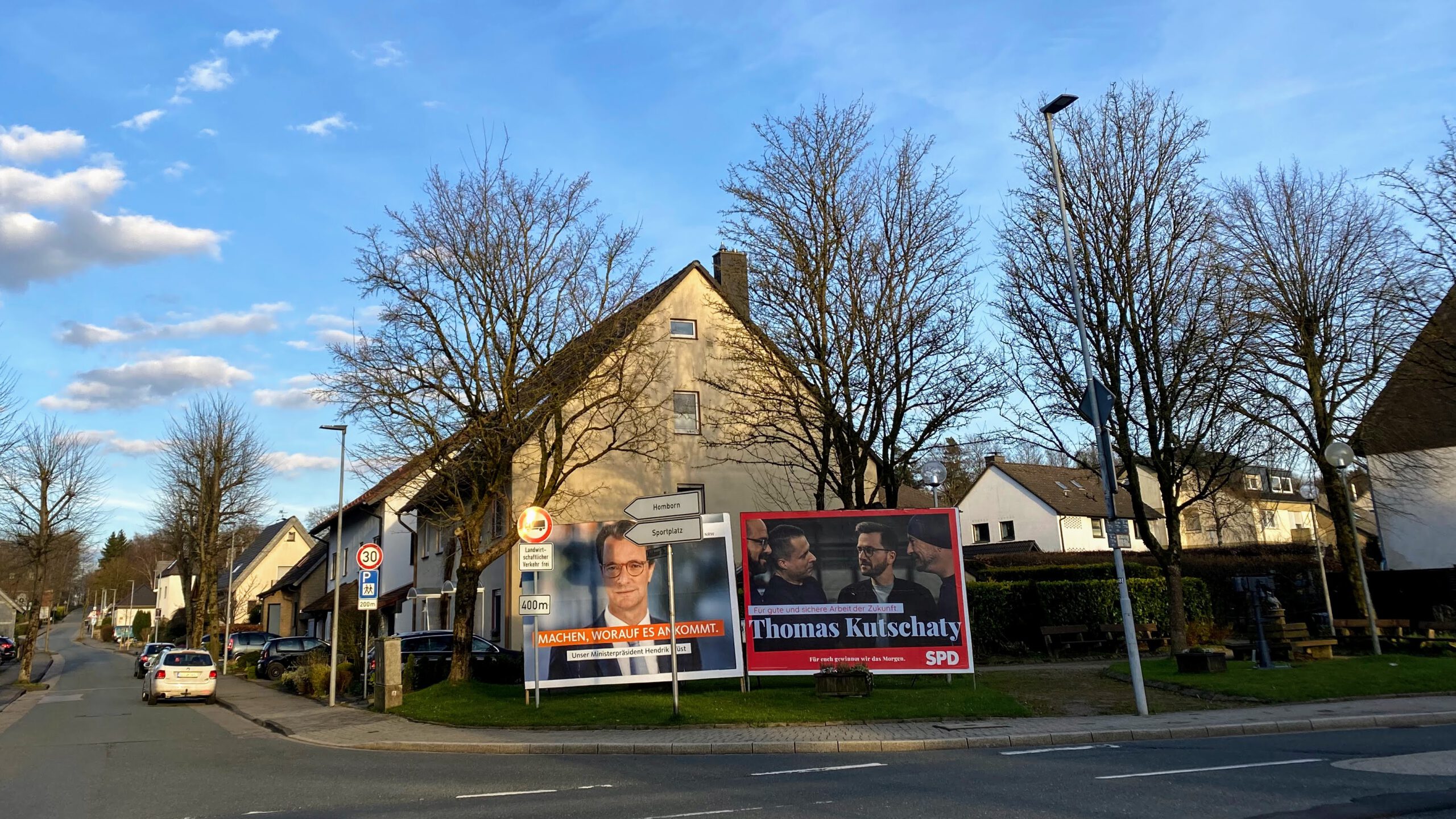 Wahlplakate in Waldbauer